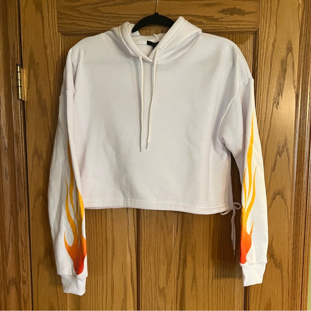 NWT Cropped flame graphic hoodie